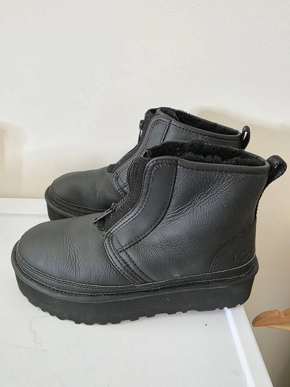UGG ULTRA MATTE NEUMEL BLACK PLATFORM ZIP LEATHER ANKLE BOOTS SIZE 7 WOMEN